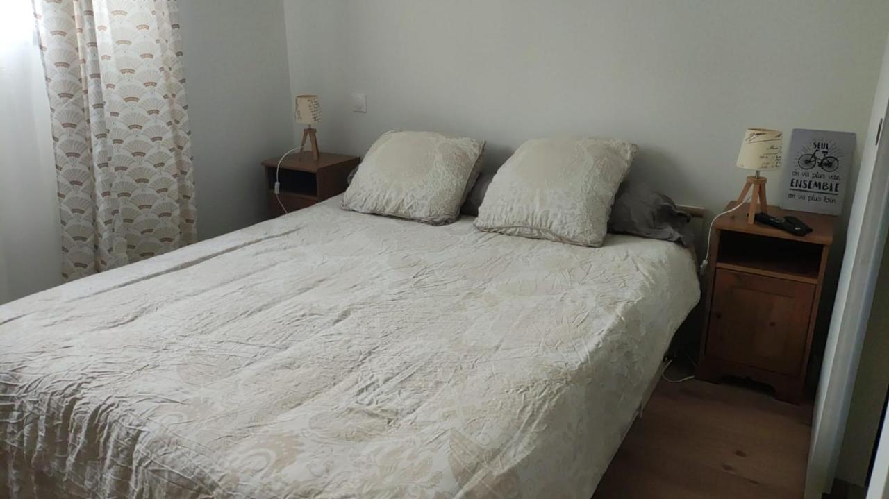 Location Chambre Taden Exterior foto