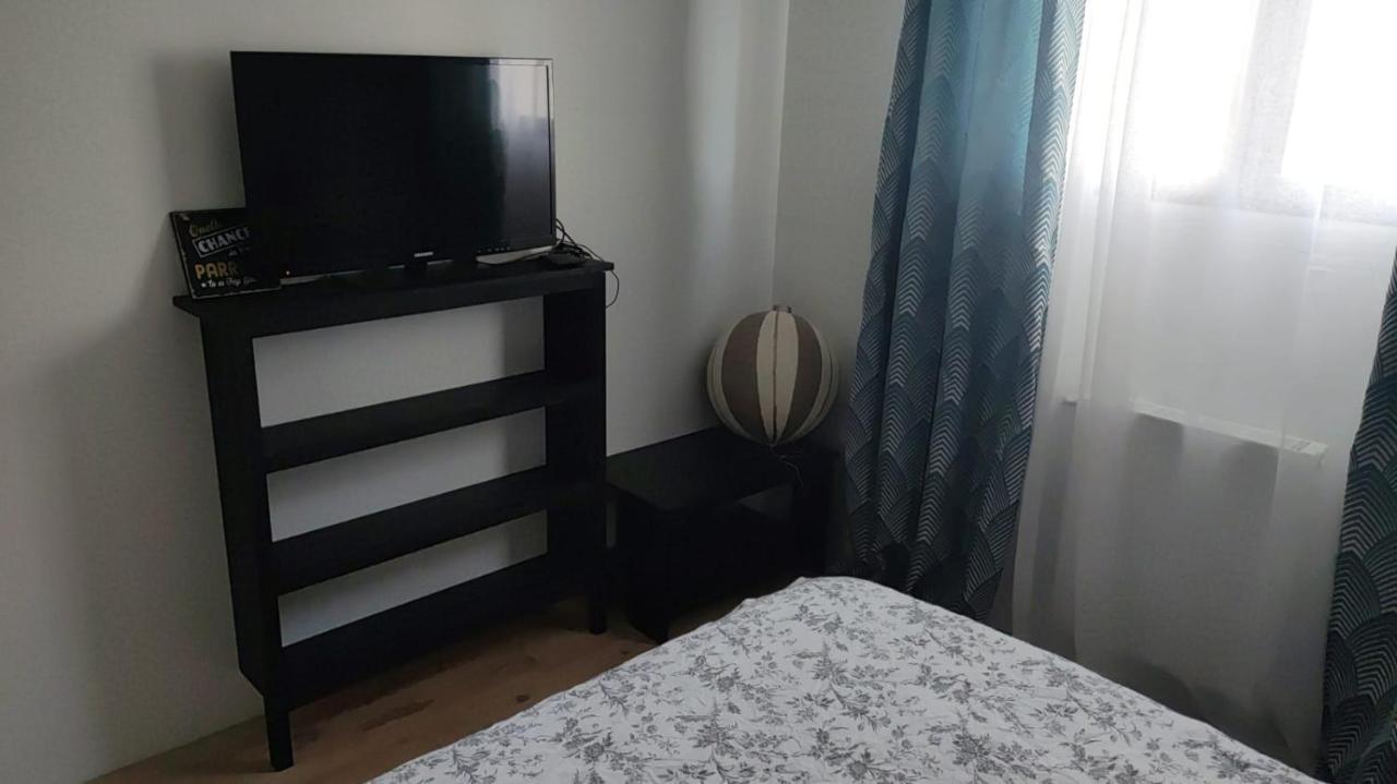 Location Chambre Taden Exterior foto